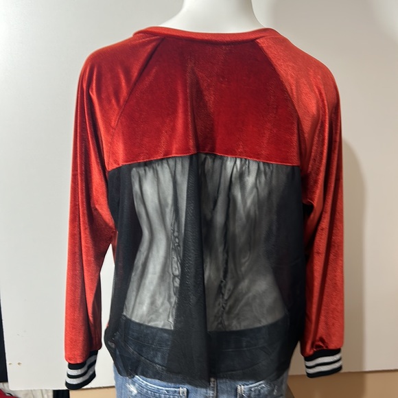 GIOIA VELVET TOP CROPPED LONG SLEEVES LACED BACK IN SIZE MEDIUM - Picture 4 of 9